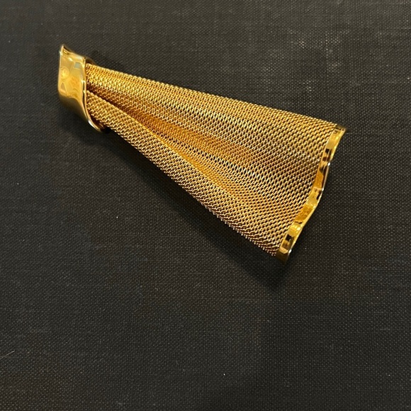 VINTAGE GIVENCHY GOLD MESH DESIGNER RUNWAY BROOCH PIN - Picture 8 of 8